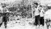 Foto de Vannessa Hearman durante o massacre da Indonésia.