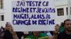 No cartaz lê-se: "Testei este regime e não emagreci, então mudo de regime"