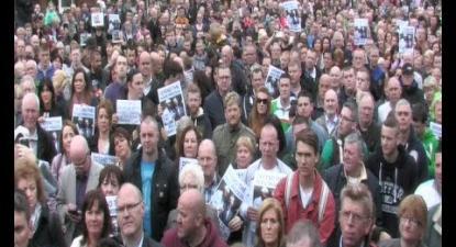 Milhares manifestam-se em Belfast pela libertação de Gerry Adams
