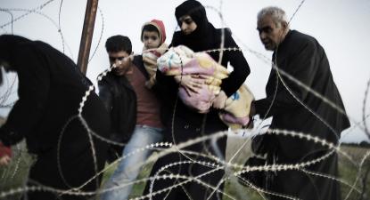 Refugiados sírios tentam entrar na Turquia. Abril de 2012. Foto de Andreas H. Landl/Flickr.