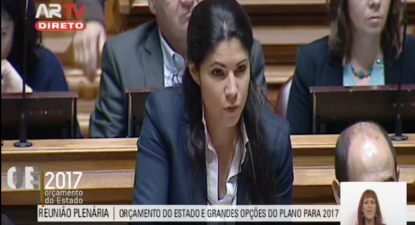 Mariana Mortágua intervém no parlamento.