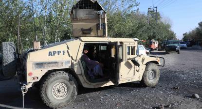 Equipamento militar dos EUA capturado por Taliban. Foto de Stringer via EPA/Lusa.
