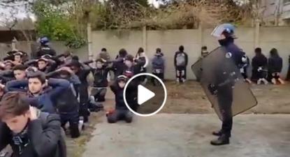 Polícia humilha adolescentes em França