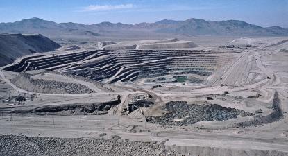Exploração de lítio em Chuquimata, Chile. Foto de Reinhard Jahn/Portal de la mineria/Wikimedia Commons.