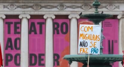 Manifestação pela Cultura em Lisboa, Rossio, frente ao TNDM II, em 2018. Foto de Manuel Almeida, Lusa.Foto 