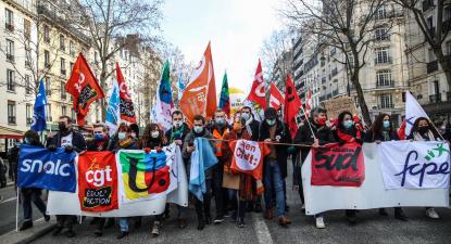 Manifestantes em Paris no dia da greve dos professores. Foto de Mohammed Badra/EPA/Lusa.
