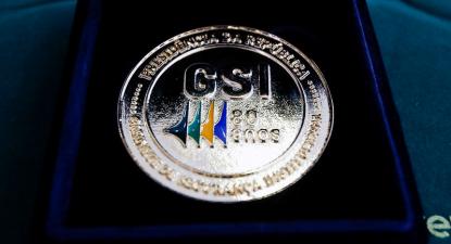Medalha comemorativa dos 80 anos do GSI. Foto do Palácio do Planalto/Flickr.