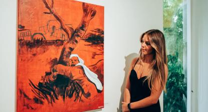 Rita Andrade durante a inauguração da exposição "Identity & Land".