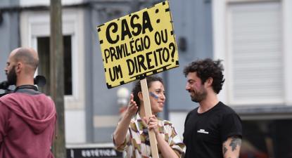 Manifestação Casa para Viver em abril em Lisboa.