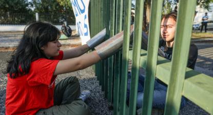 Estudantes bloqueiam entrada da reunião do Conselho de Ministros