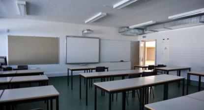 Sala de aula vazia.