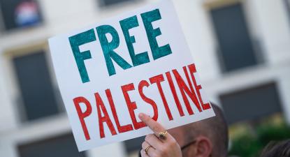 Cartaz onde se lê: "Free palestine"