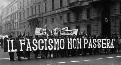 Manifestação anti-fascista em Itália.