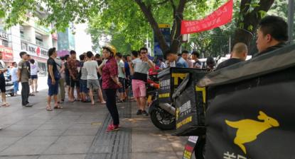 Protesto de trabalhadores de empresa de transporte de comida rápida, Chongqing – Foto de China Labour Bulletin