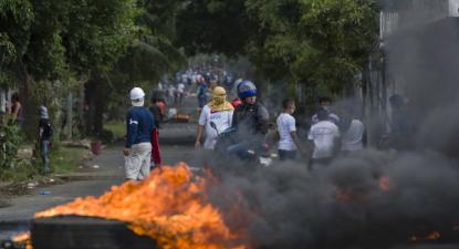 Protestos em Manágua, capital da Nicarágua, neste sábado, 21 de abril de 2018 – Foto de Jorge Torres/EPA/Lusa