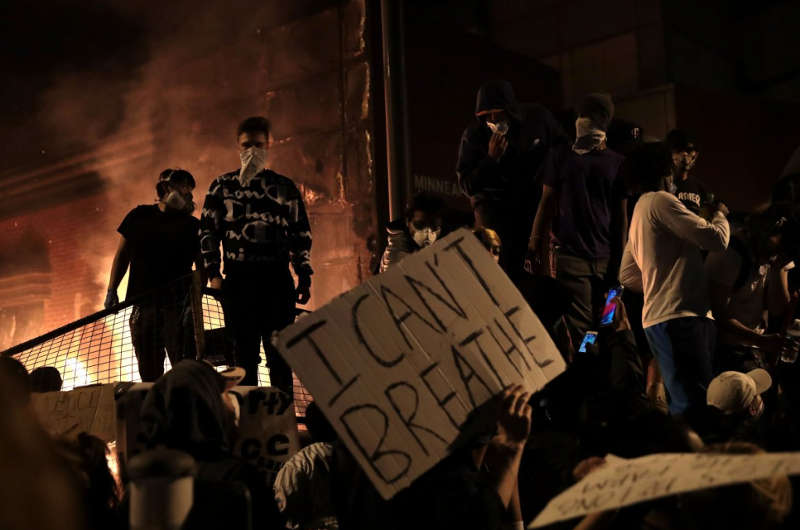 Manifestantes em Minneapolis, em 28 de maio de 2020