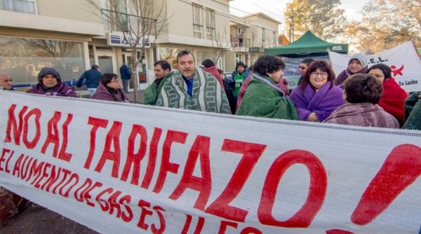 As desvalorizações, os “tarifazos” e a penalização dos rendimentos populares fizeram disparar a pobreza para 35,4% e essa percentagem chegará aos 40% antes do final do ano