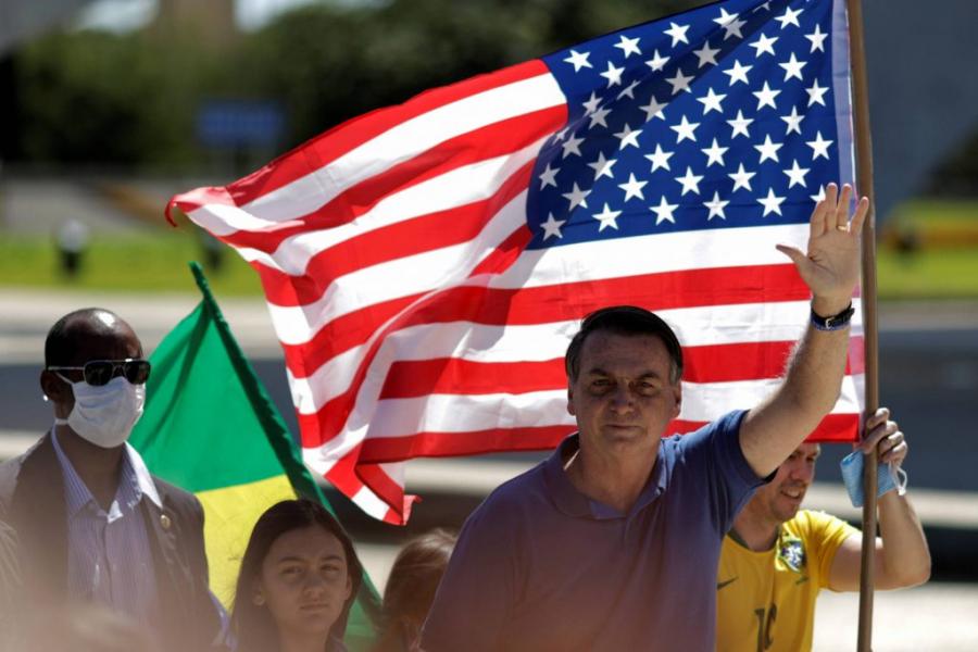 Bolsonaro participa de manifestação contra o Congresso Nacional e o Supremo em frente ao Palácio do Planalto