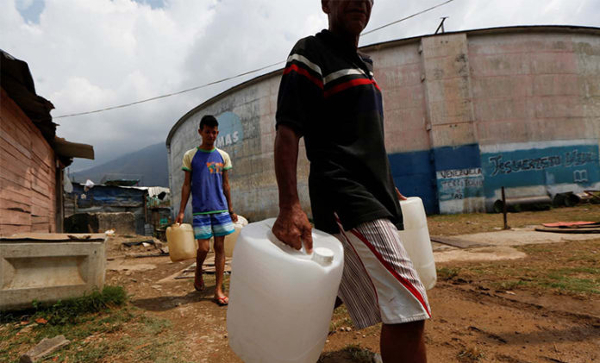 Abastecimento de água sofreu mais cortes, as filas aumentaram e as pessoas sofreram mais para terem alguma água