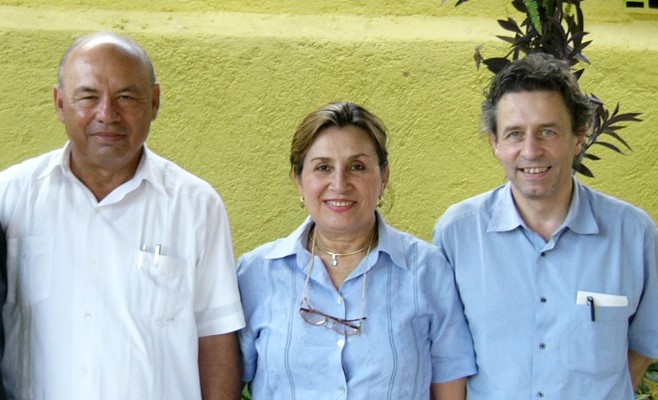 Rigoberto Sampson, a sua esposa Sandra Dávila e M. Schindler (2004)
