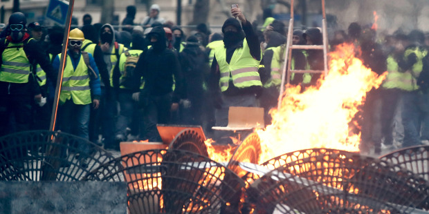 Apesar da fragmentação e da pluralidade dos atores mobilizados pelo protesto dos “coletes amarelos”, é verdadeiramente notável sua unidade na ação