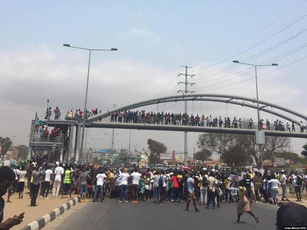 Manifestação por melhores condições de vida, realizada em Luanda a 24 de outubro de 2020 - foto de Osvaldo Silva fotojornalista, https://www.facebook.com/jacafotografo/