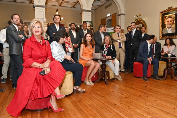 A ministra esteve representada pela chefe de gabinete, por estar na Rússia