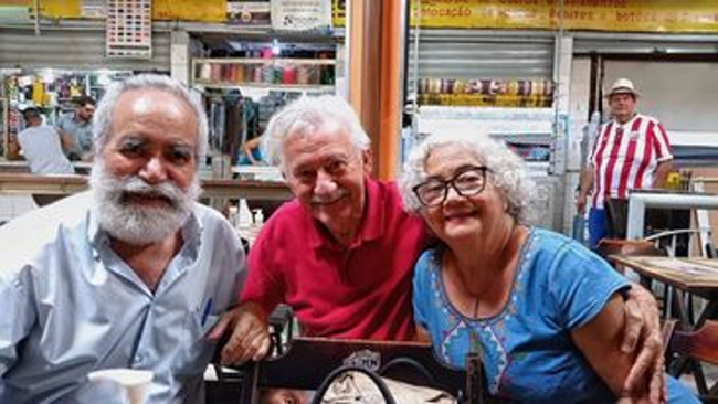 O autor, Luciano Siqueira e Luci no Mercado da Emcruzilhada