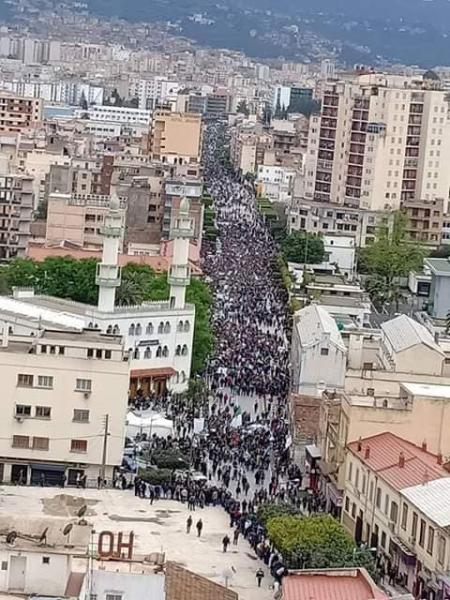 Manifestação em Bejaïa, dia 3 de maio
