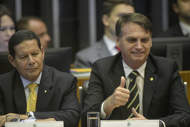 O general Hamilton Mourão e Jair Bolssonaro. Foto da Agência Senado