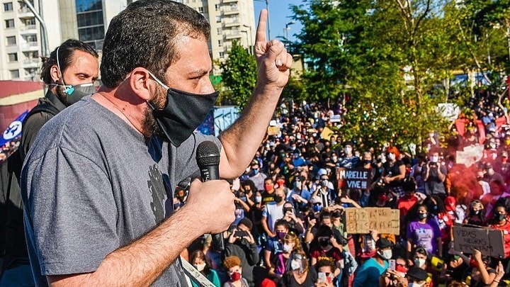 Guilherme Boulos fala na concentração em S. Paulo