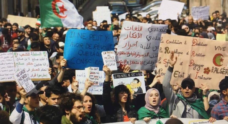 Há nesta força uma vontade dos e das revoltadas se tornarem senhores da sua vida e da sua história, não somente no que se refere às decisões políticas mas também à sua vida quotidiana.