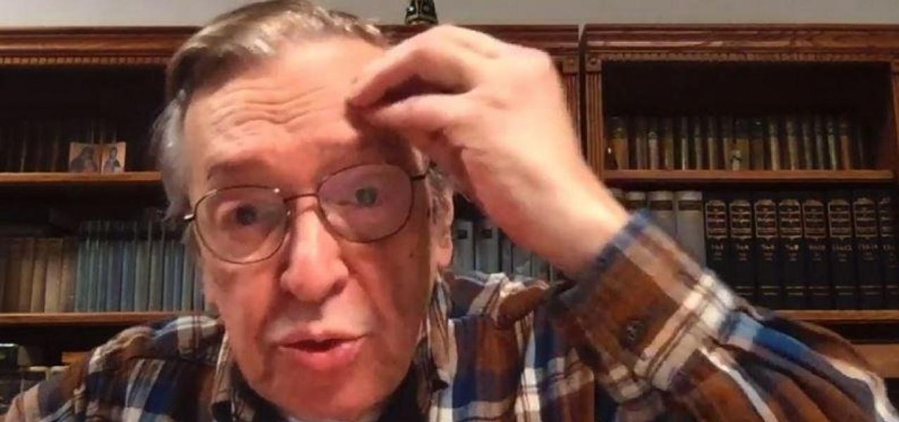 Olavo de Carvalho, guru de Bolsonaro, defende que a epidemia "não existe"