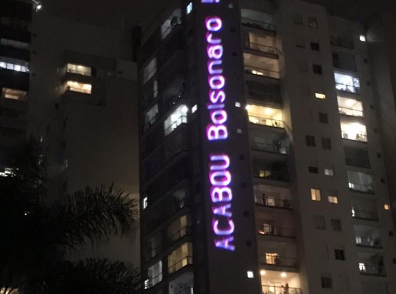 Panelaço em S. Paulo: "Acabou Bolsonaro!"