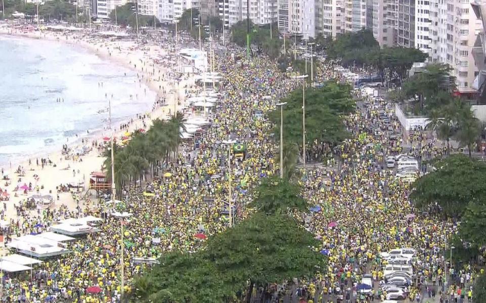 Manifestação pró-Bolsonaro no Rio de Janeiro, domingo 26