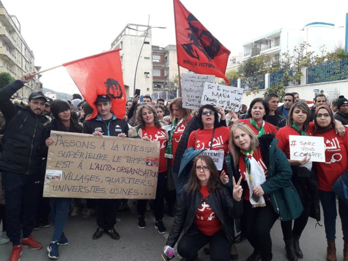 "Passemos a uma velocidade superior: a auto-organização": coluna do PST