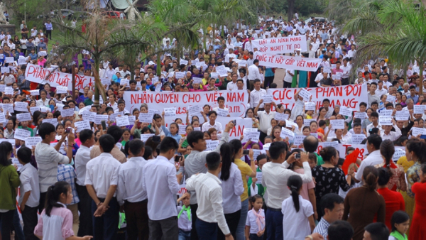As manifestações tiveram lugar uma semana depois de a Assembleia Nacional, máximo órgão legislativo do país, ter divulgado o seu plano para discutir e aprovar os dois projetos de lei a 12-15 de junho, durante a sessão de um mês de duração que começou a 20 de maio