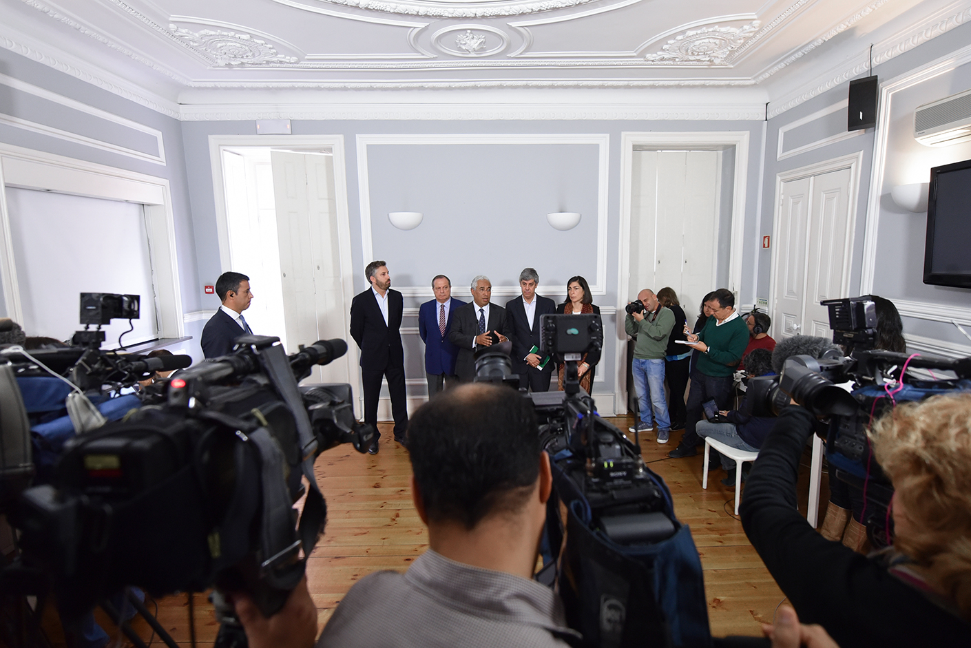 António Costa fala aos jornalistas após reunião com o Bloco. Foto de Paulete Matos.